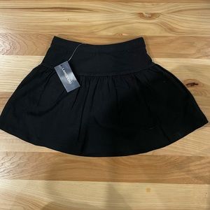 Size 4 girls black lands’ end skort- new